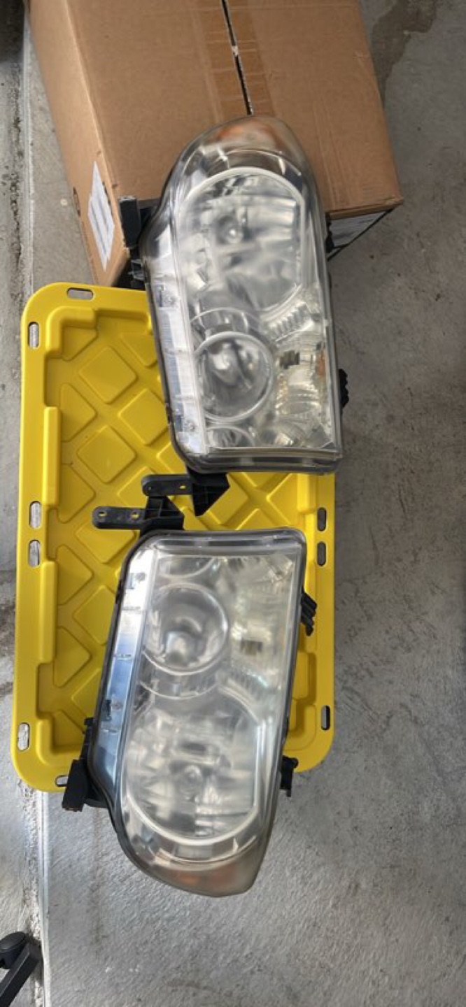 2009 Toyota Tundra Headlight Assembly