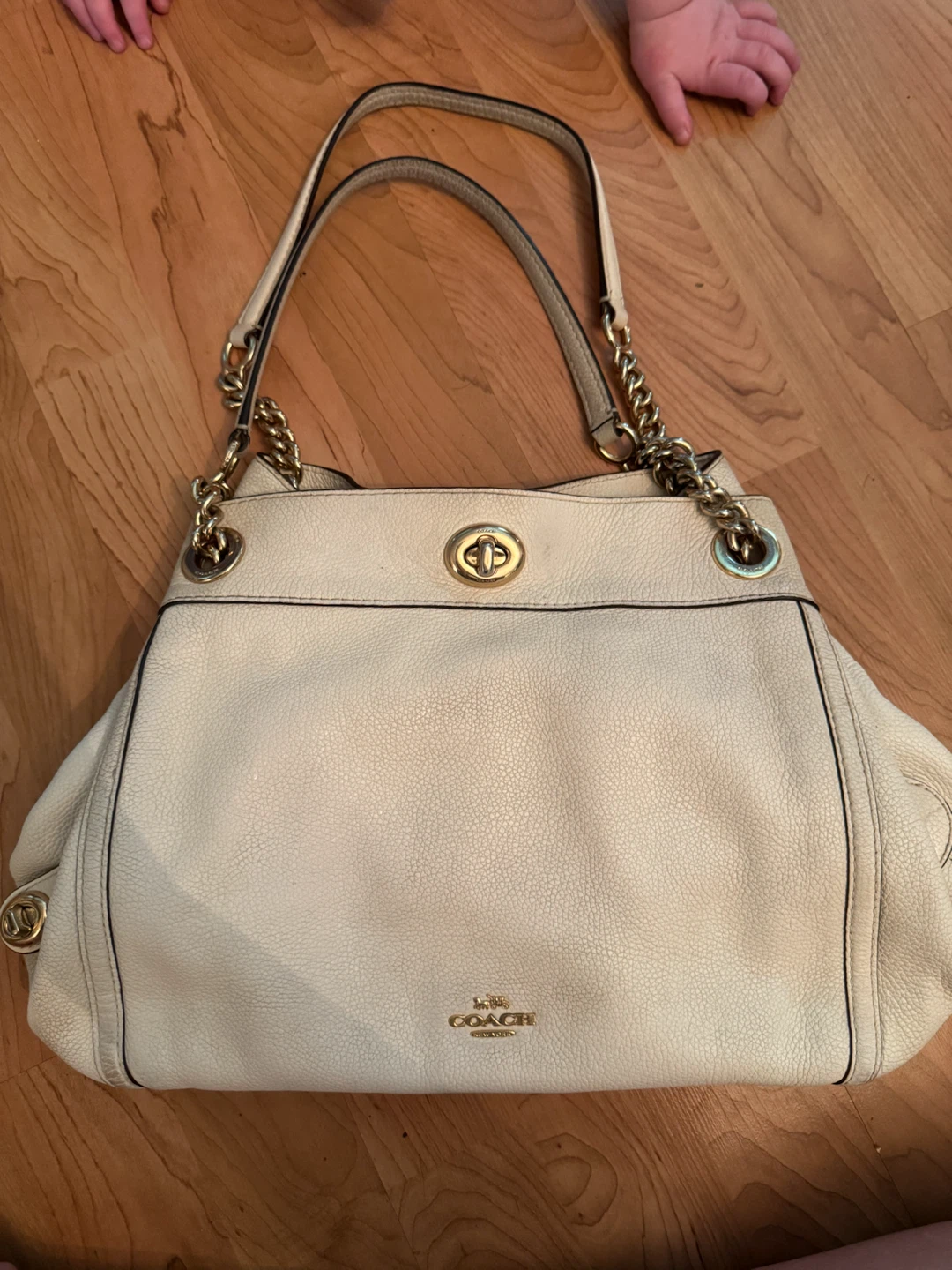 👜 Authentic Coach Turnlock Edie Shoulder Bag 👜 - photo 5