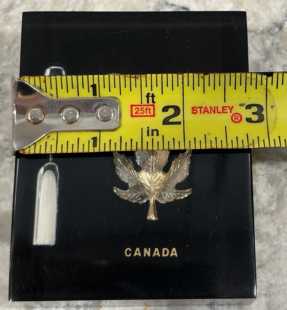 1979 Canada Penny Lucite Paperweight w/ Hourglass & Maple Leaf - photo 4