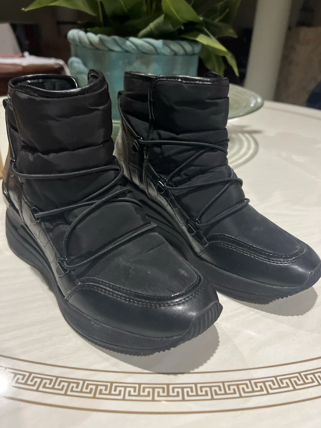 Black Puffer Winter Boots(Michael Kors)