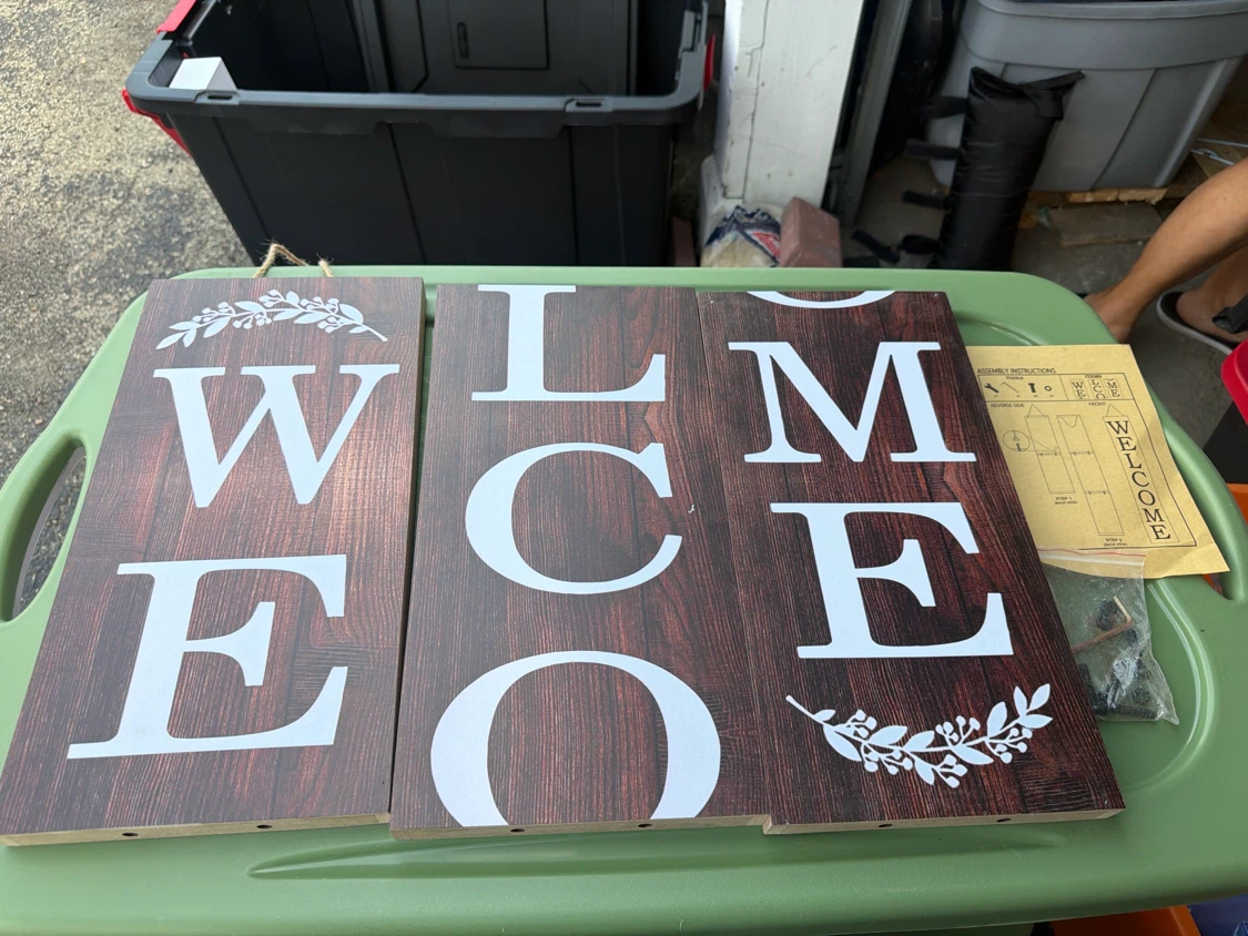 Wooden "WELCOME" Sign Set