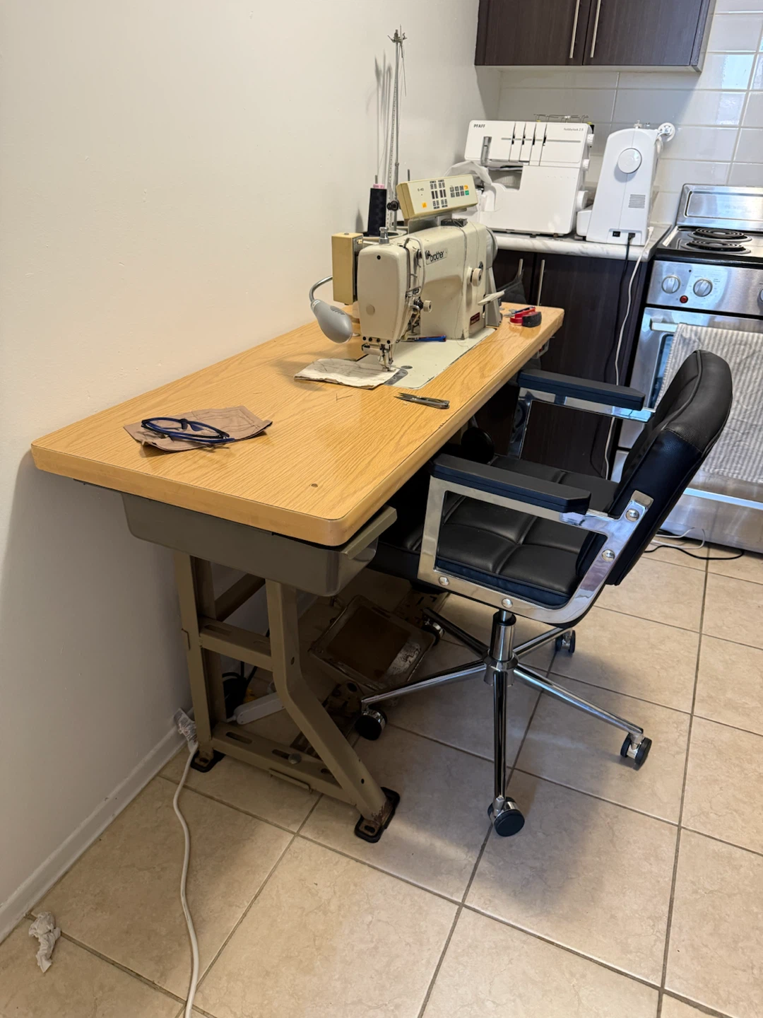 Brother Industrial Sewing Machine with Table - photo 2