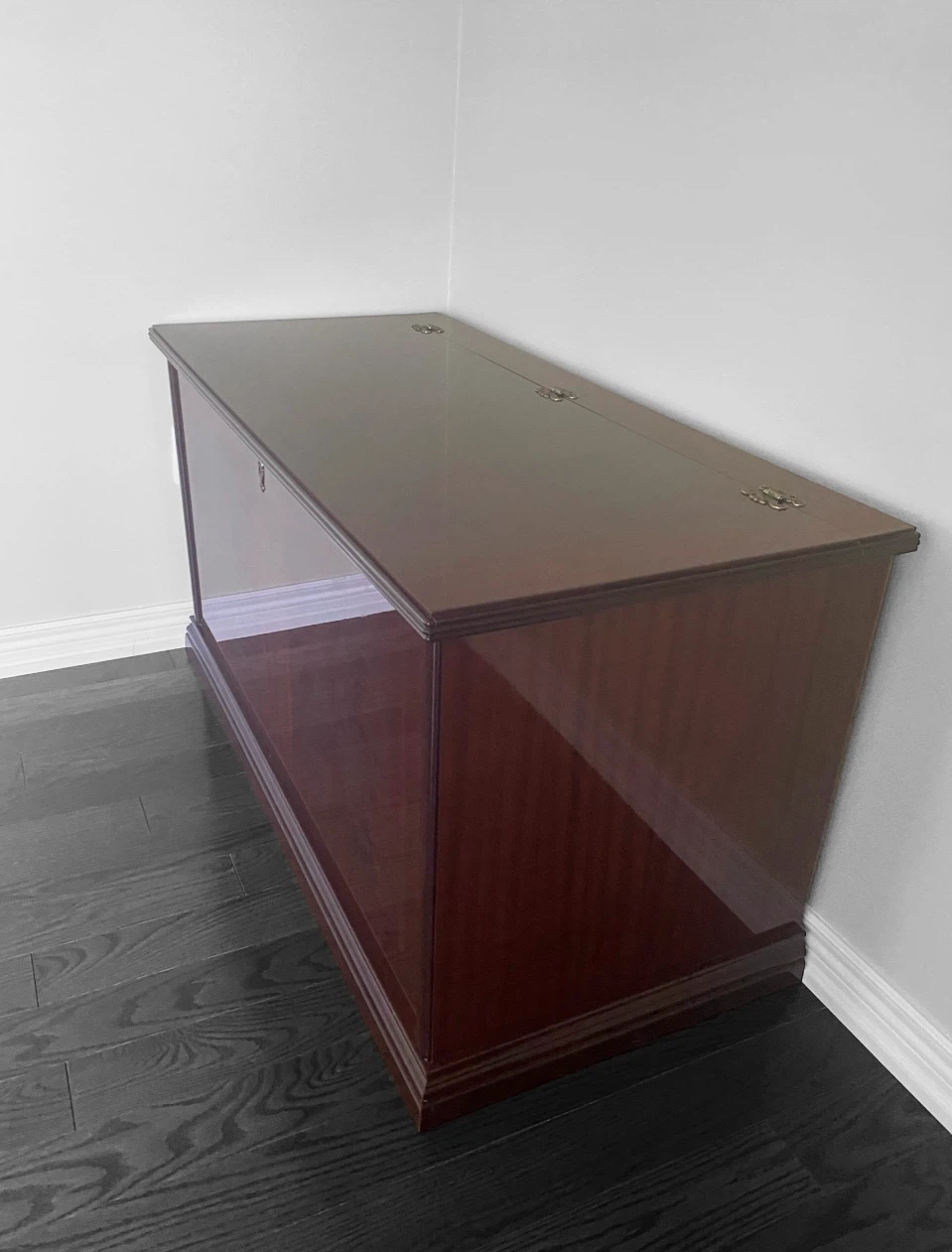 Traditional Mahogany Wooden Cedar Chest - photo 3