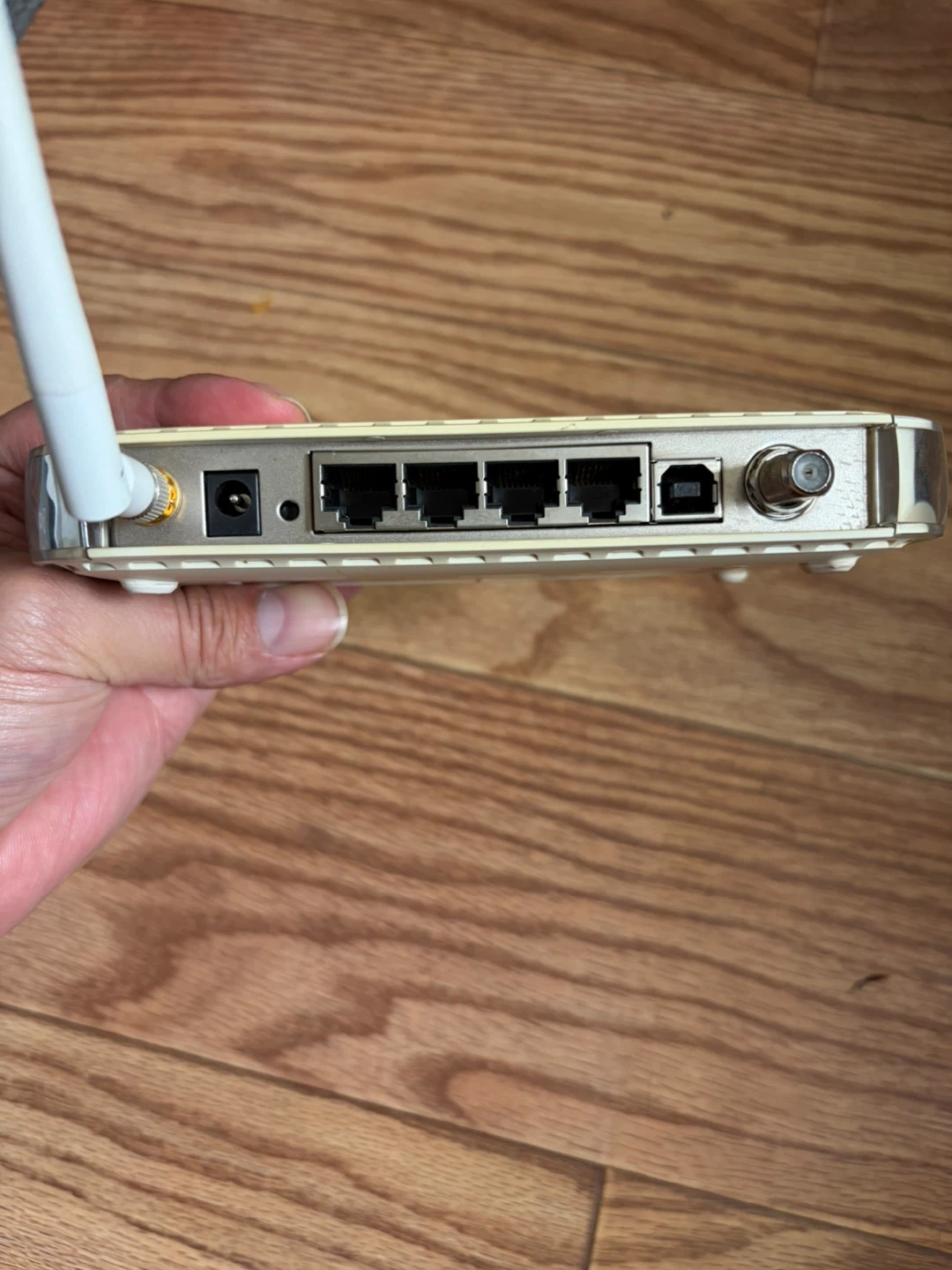 Netgear Wireless Cable Modem Gateway CG814WG v2 - photo 4