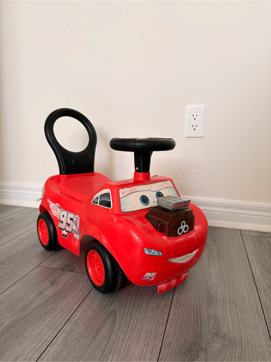 Disney Pixar Cars Lightning McQueen Ride-On Toy Car