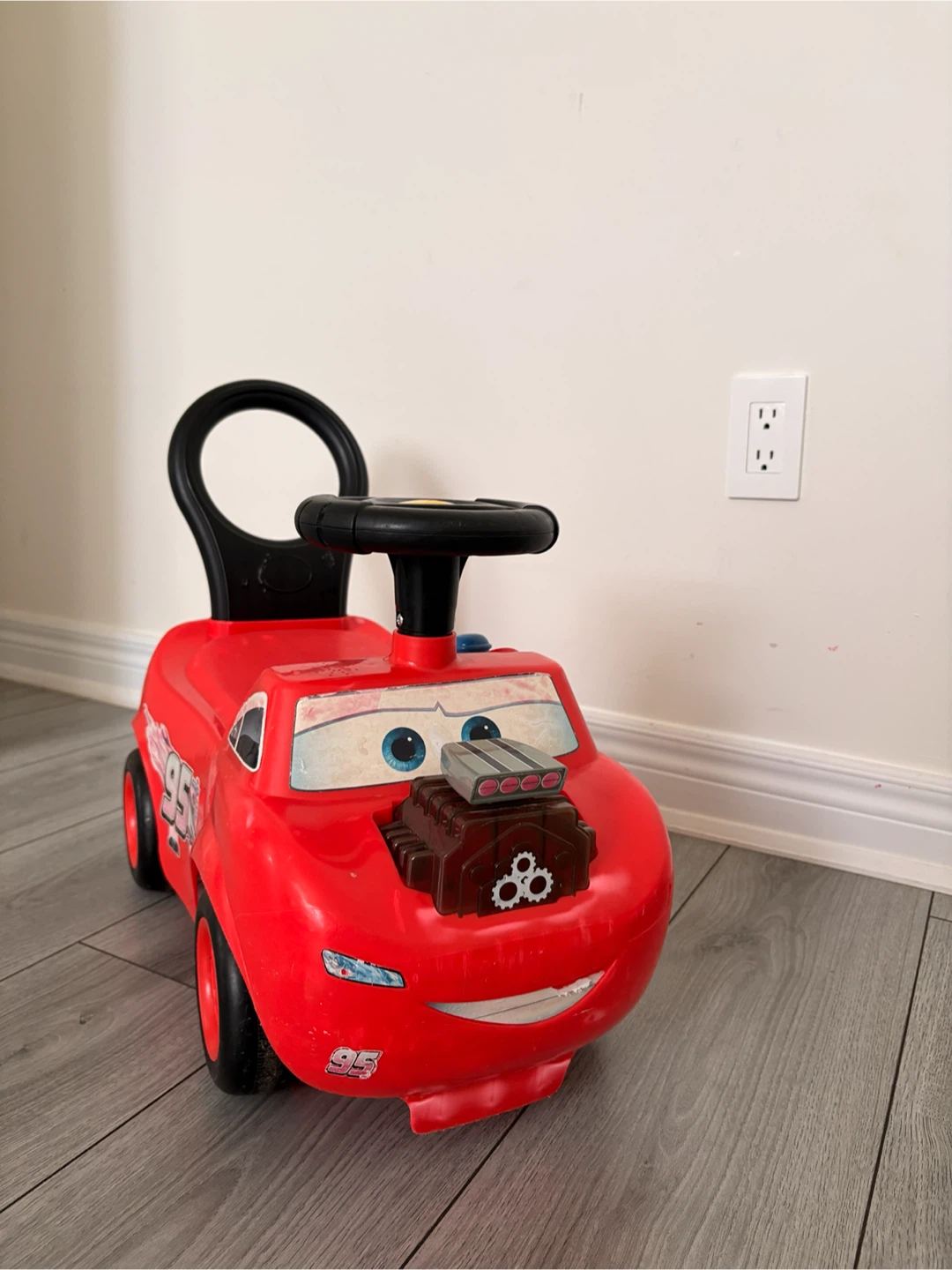 Disney Pixar Cars Lightning McQueen Ride-On Toy Car - photo 2
