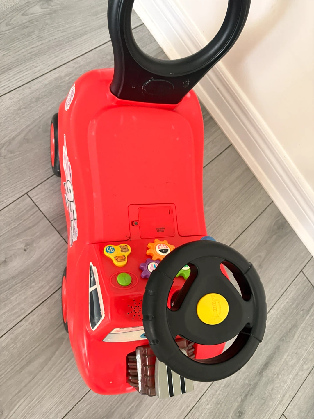 Disney Pixar Cars Lightning McQueen Ride-On Toy Car - photo 3
