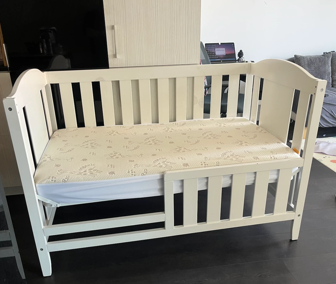 White Convertible Crib with Mattress - photo 2