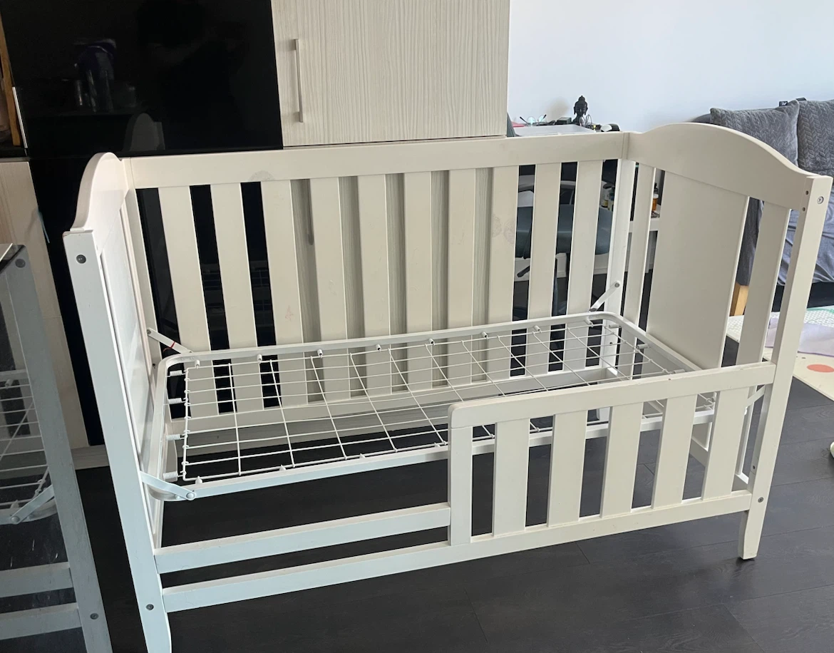 White Convertible Crib with Mattress - photo 3