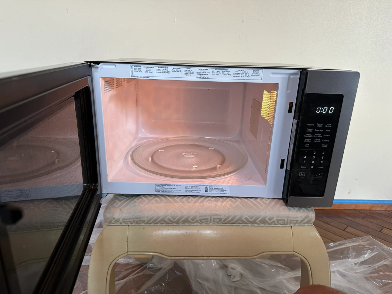 Whirlpool 1.6 Cu. Ft. Countertop Microwave 1200W - photo 2