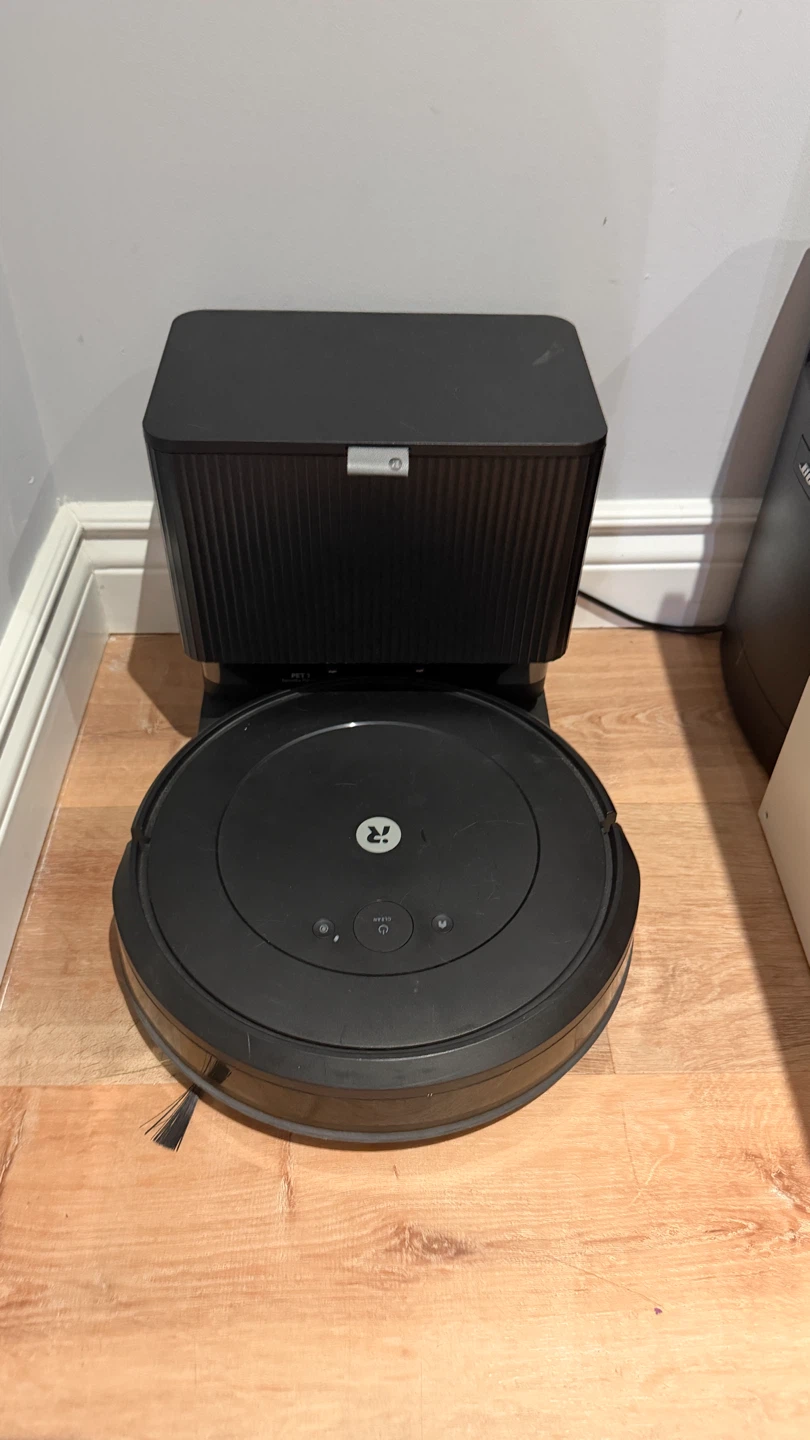 iRobot Roomba Robot Vacuum with Self-Emptying Base