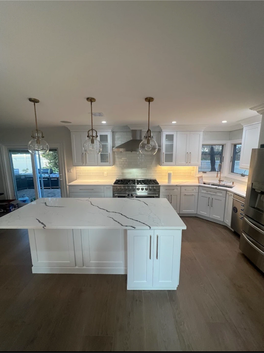 Kitchen Cabinets & Quartz Countertops