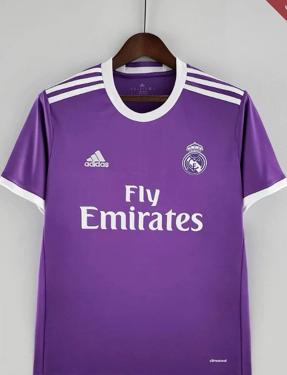 Soccer kits for the fans - photo 2