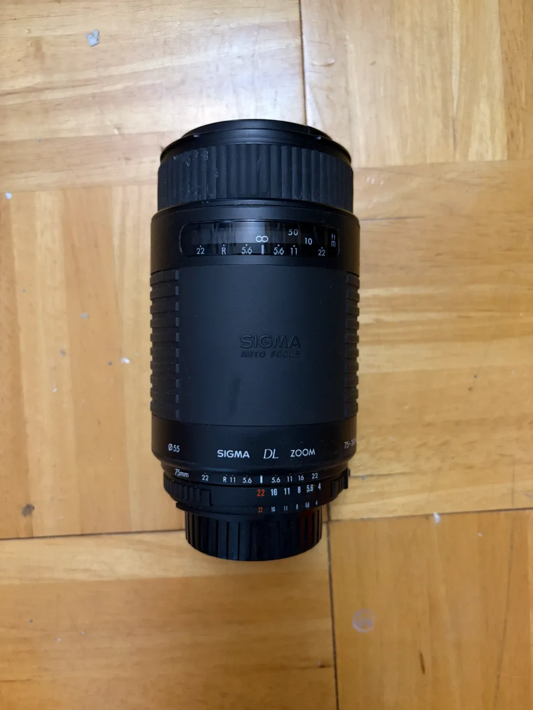 Sigma DL Zoom 75-300mm f/4-5.6 Lens