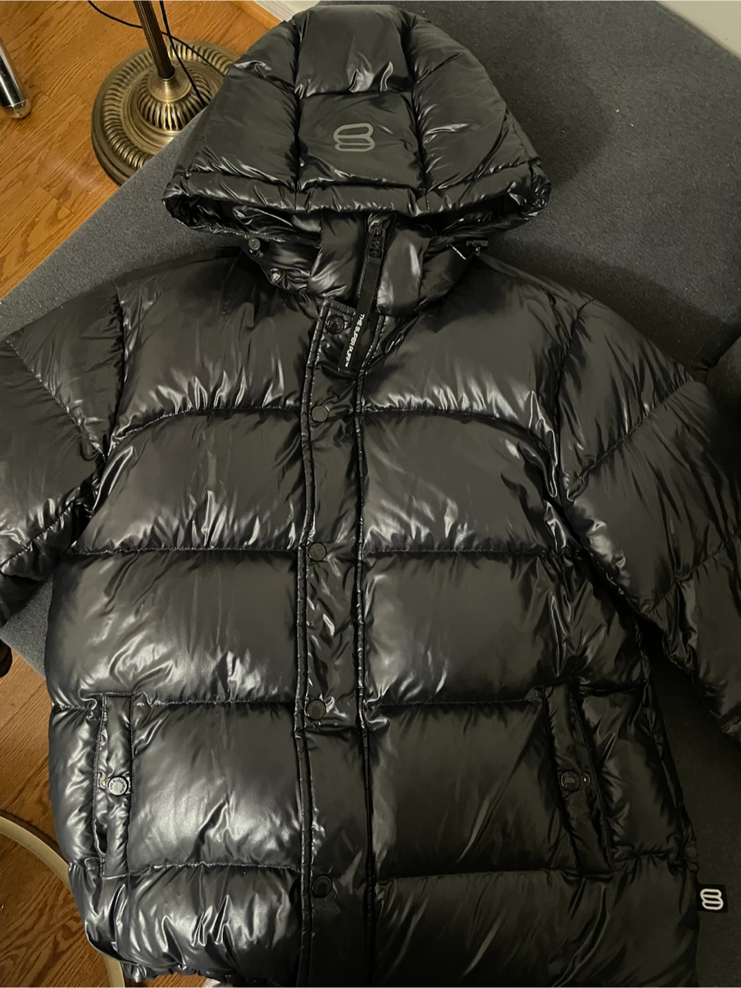 Aritzia "The Super Puff™ Original" in Hi-Gloss / Shiny Black