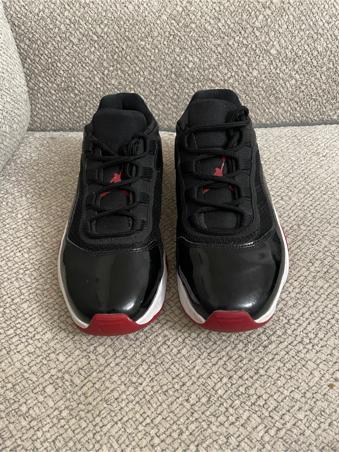 Jordan Max Aura 2 (GS) Size 6Y.