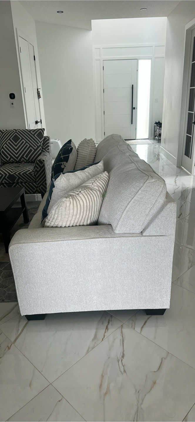 Cream coloured sofa with decorative pillows - photo 2
