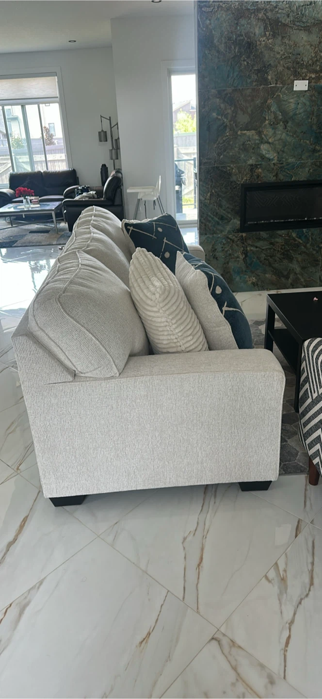 Cream coloured sofa with decorative pillows - photo 3
