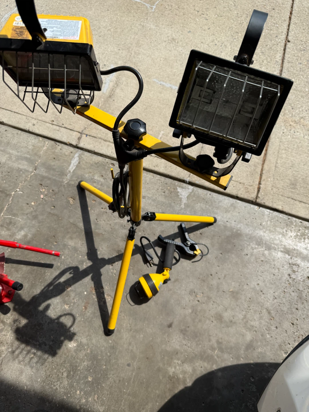 HALOGEN SERVICE LIGHTS