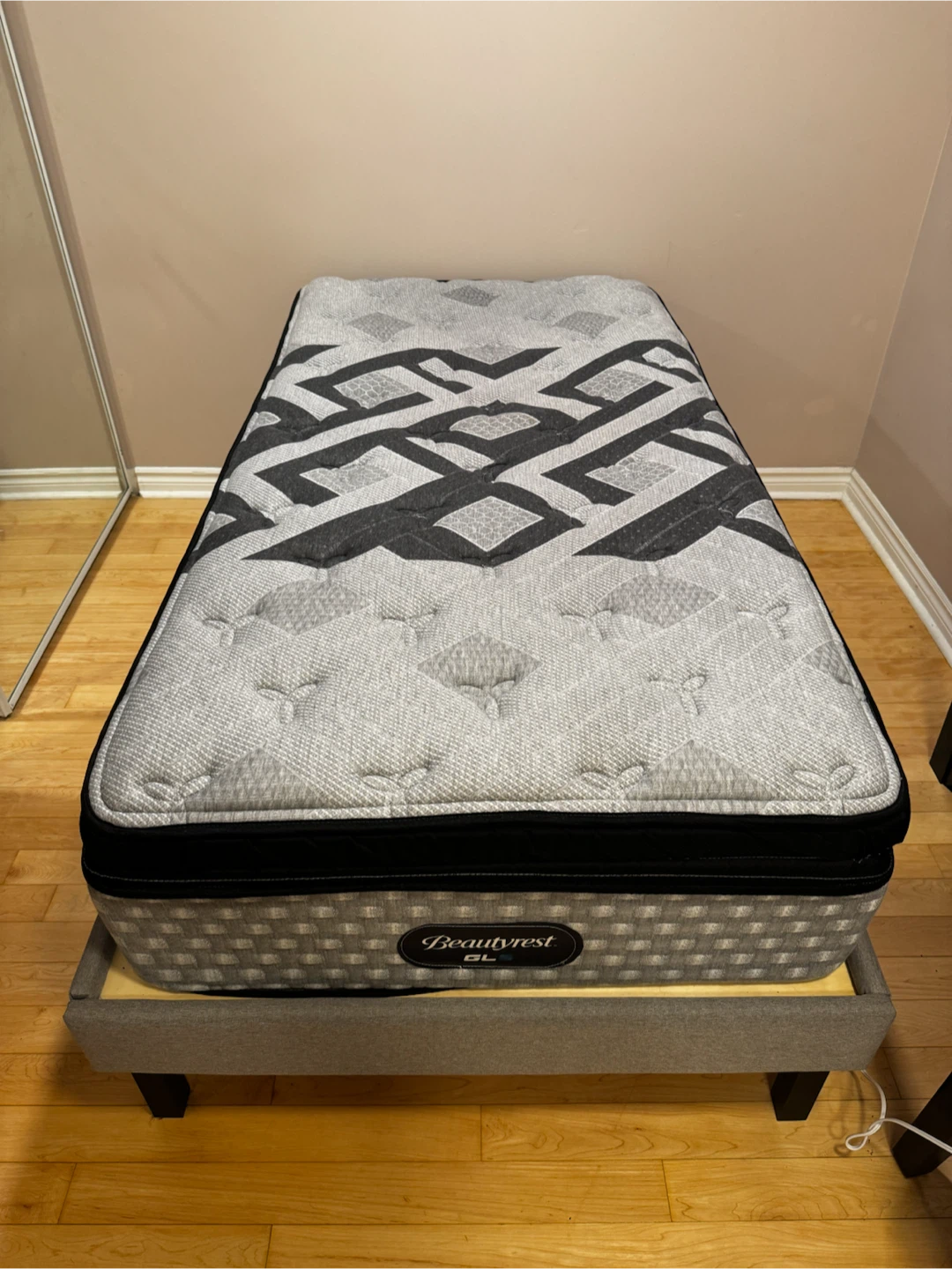 Beautyrest Single Mattress with bed frame