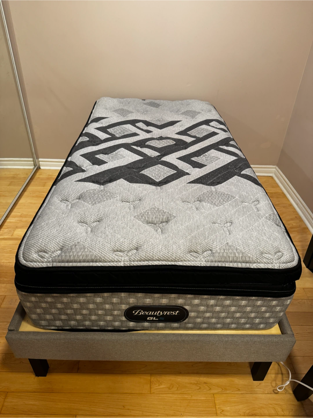 Beautyrest Single Mattress with bed frame - photo 4