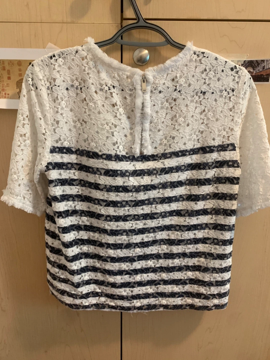 Size S Mo & Co White Lace & Striped Short Sleeve Top - photo 4