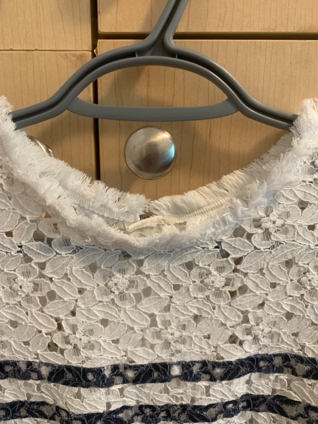 Size S Mo & Co White Lace & Striped Short Sleeve Top - photo 2