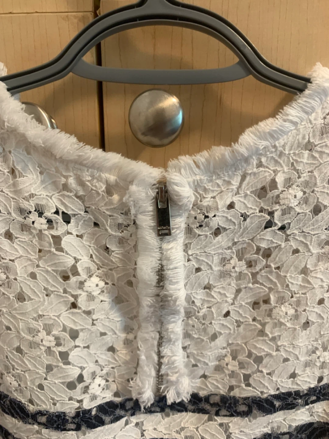 Size S Mo & Co White Lace & Striped Short Sleeve Top - photo 5