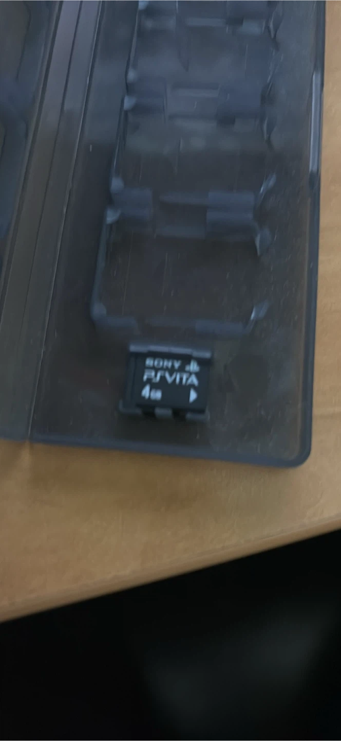 PS Vita 4gb and 32 gb memory cards with case - photo 3
