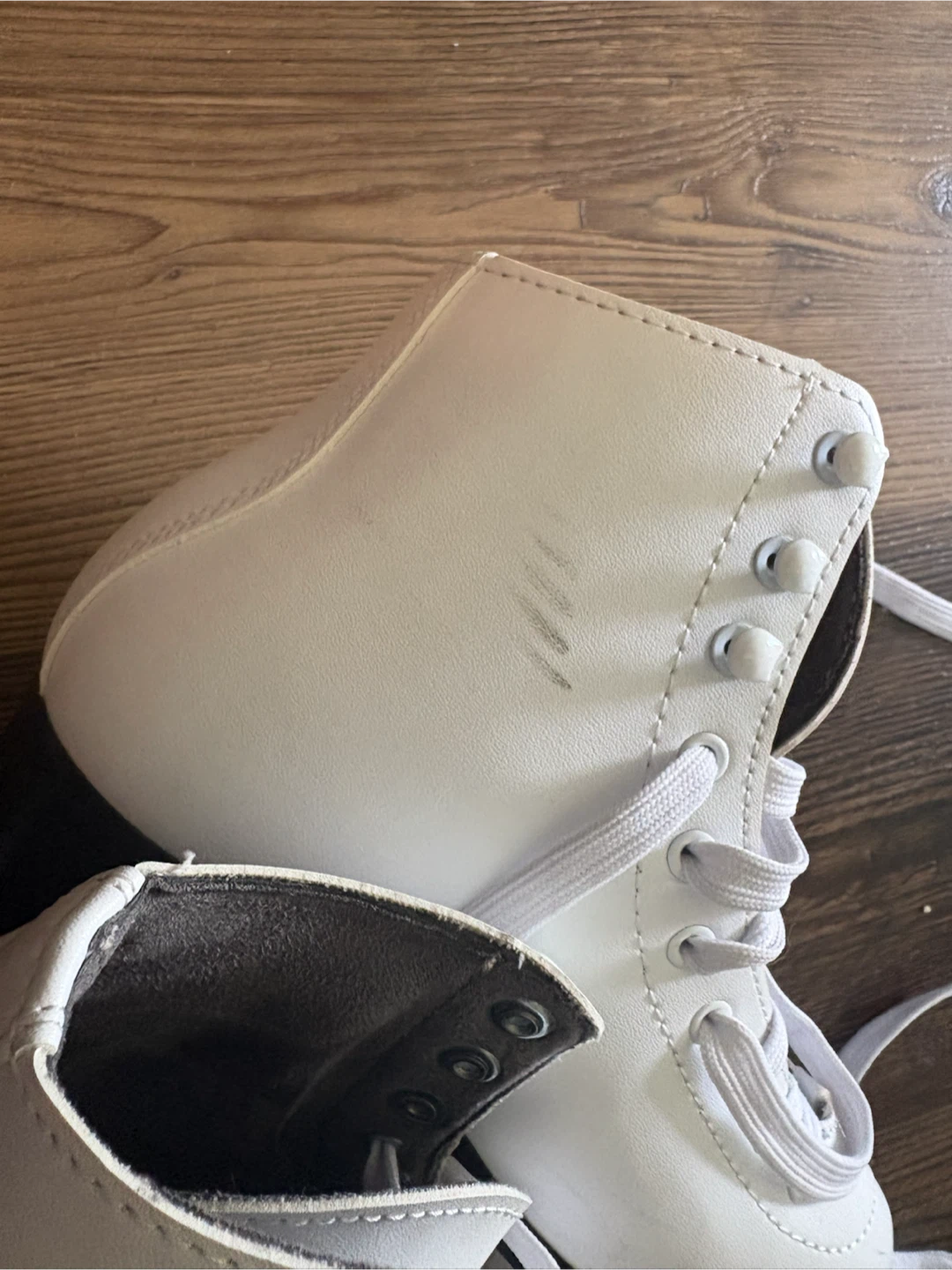 Figure Ice Skates (Size 220) with Pink Blade Guards - photo 2