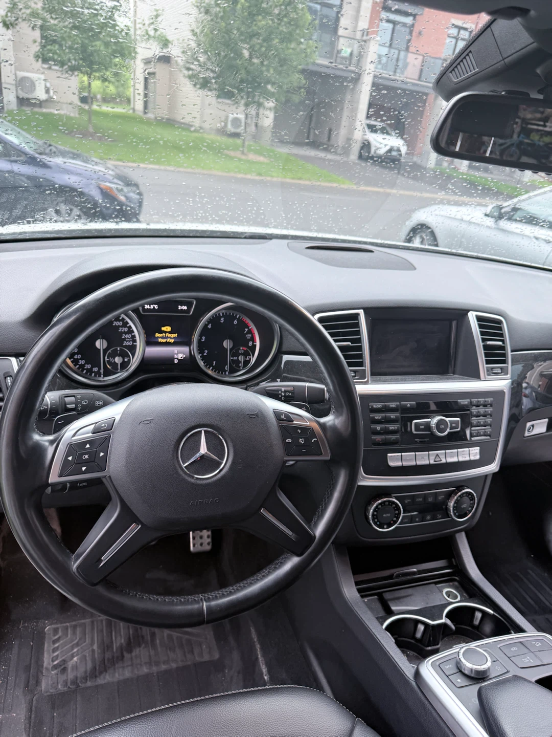 Mercedes-Benz SUV - photo 2