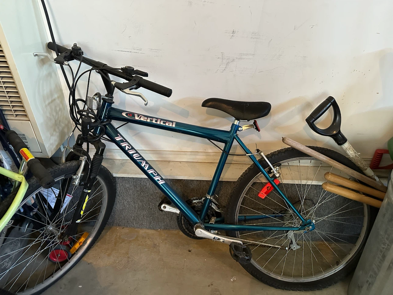 Adults bike and two kids bike - photo 3