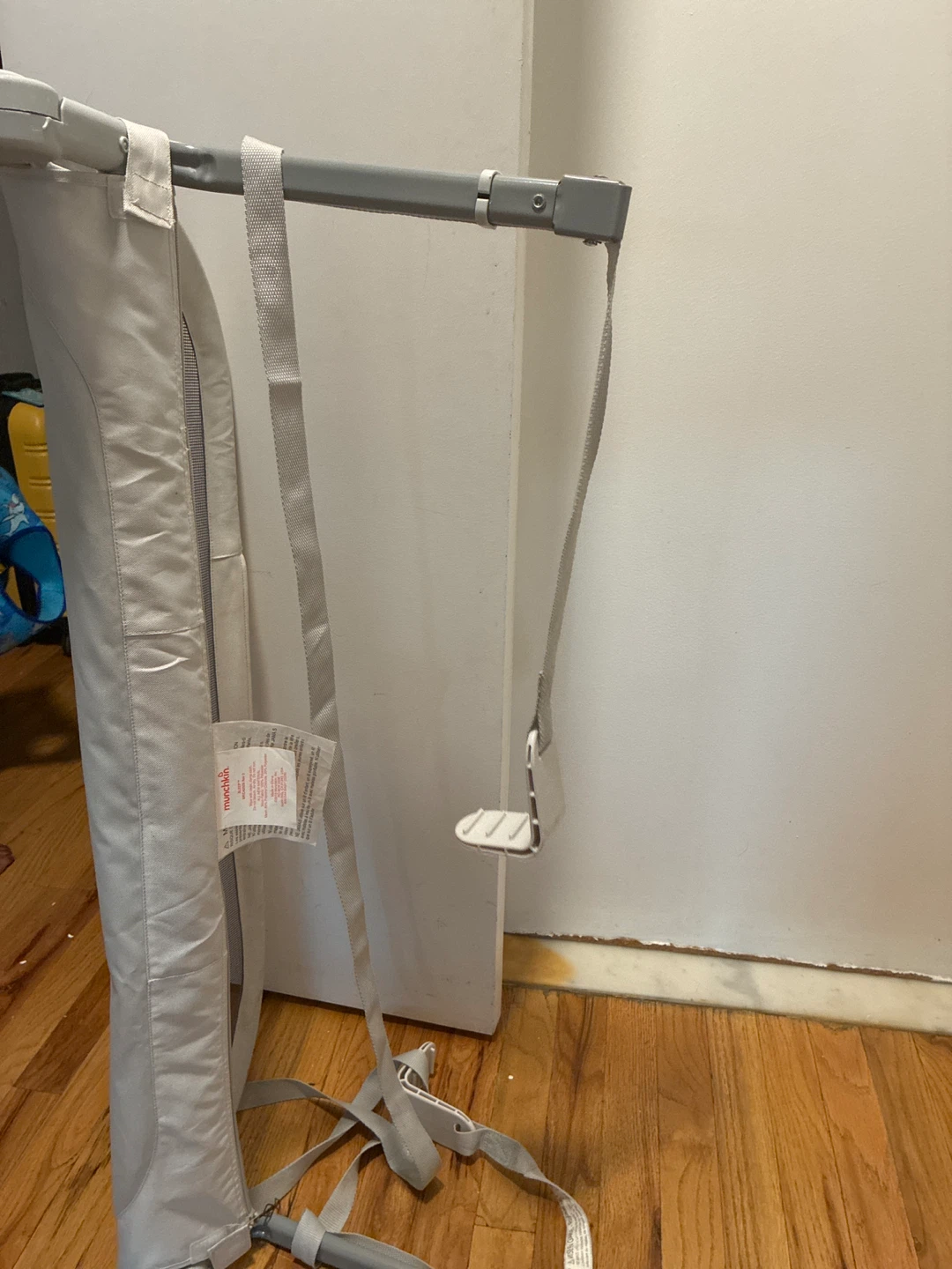 Munchkin toddler bed rail - photo 2