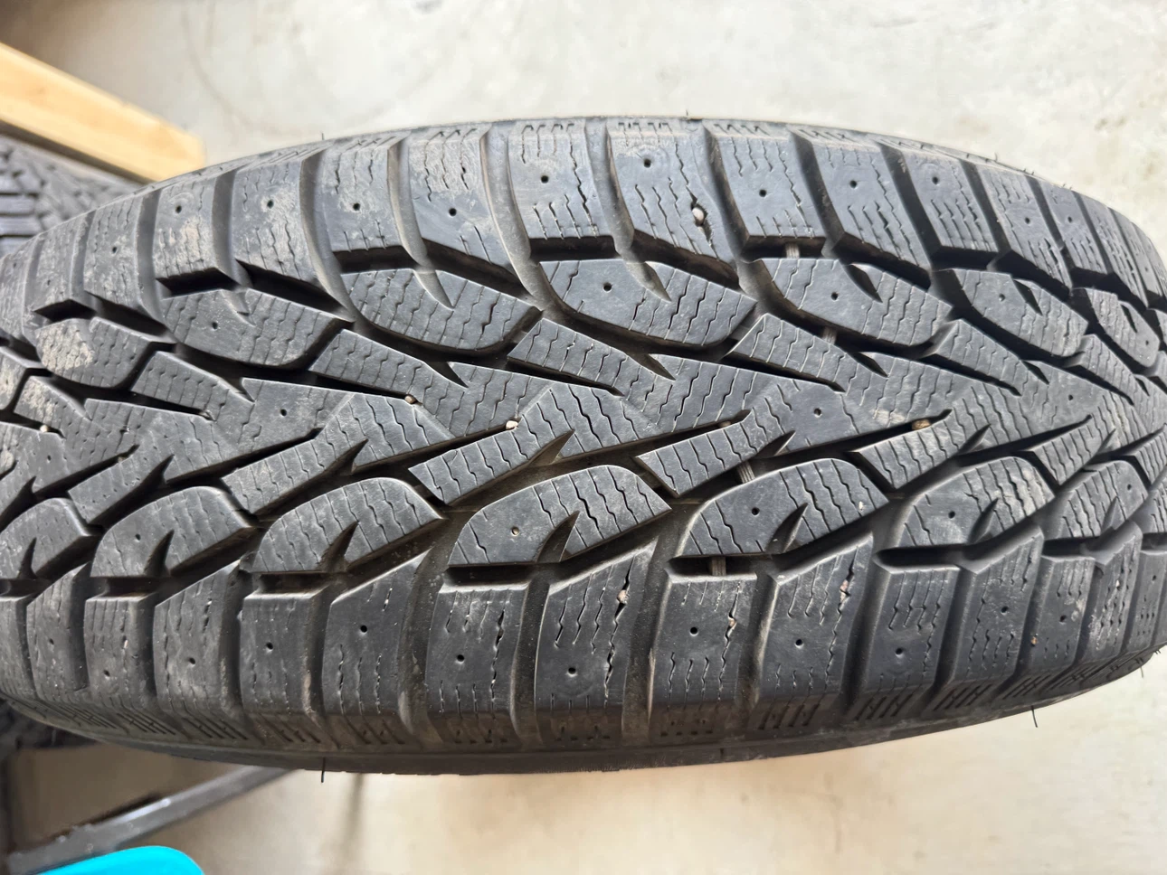 215/65R17 ZMAX Tires – Set of 4 – DOT 1925 – Excellent Condition