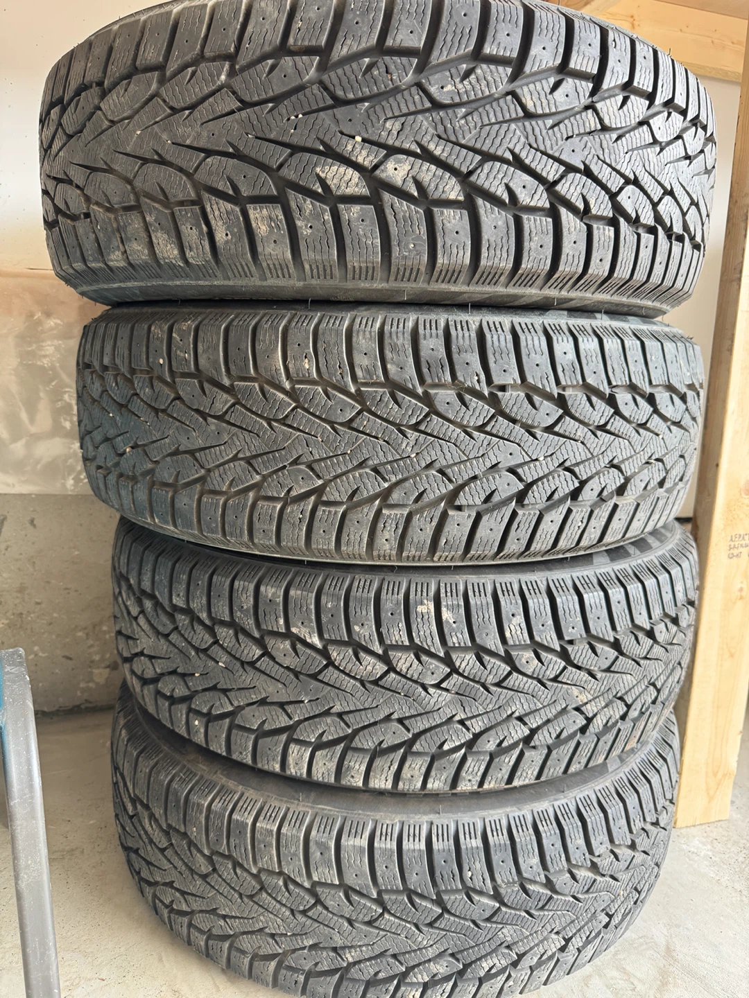 215/65R17 ZMAX Tires – Set of 4 – DOT 1925 – Excellent Condition - photo 2