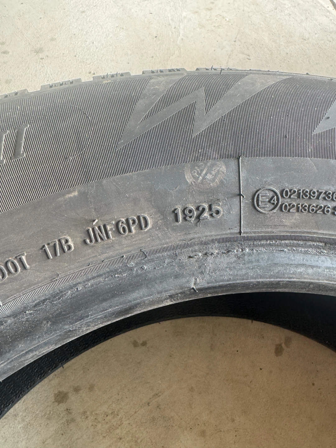 215/65R17 ZMAX Tires – Set of 4 – DOT 1925 – Excellent Condition - photo 3