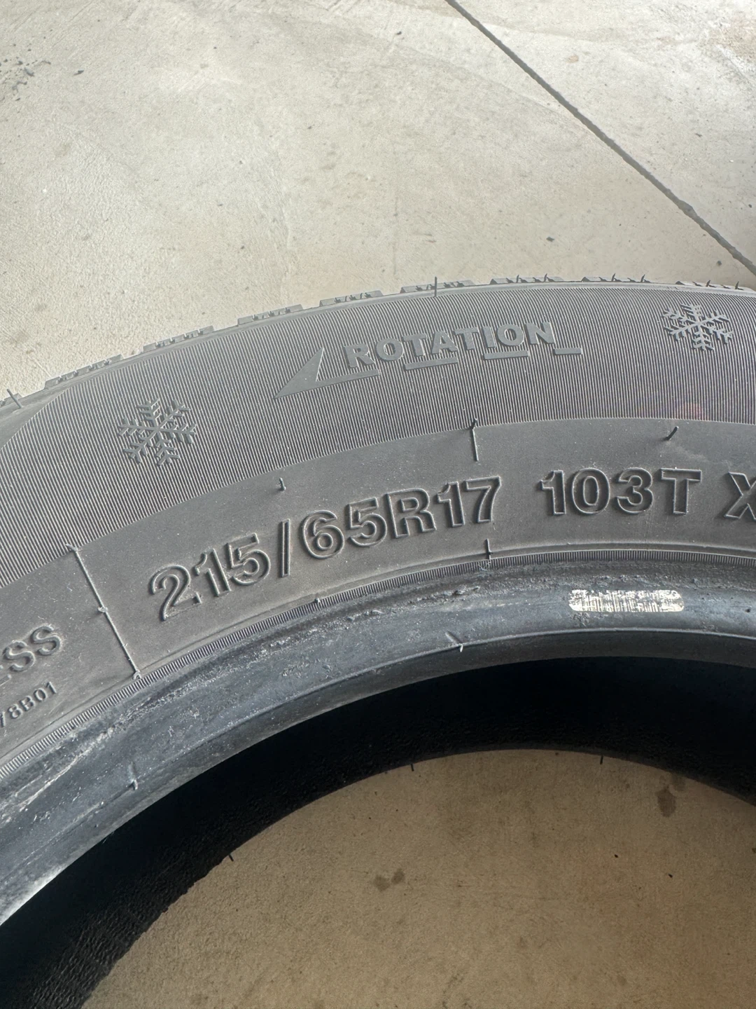 215/65R17 ZMAX Tires – Set of 4 – DOT 1925 – Excellent Condition - photo 4