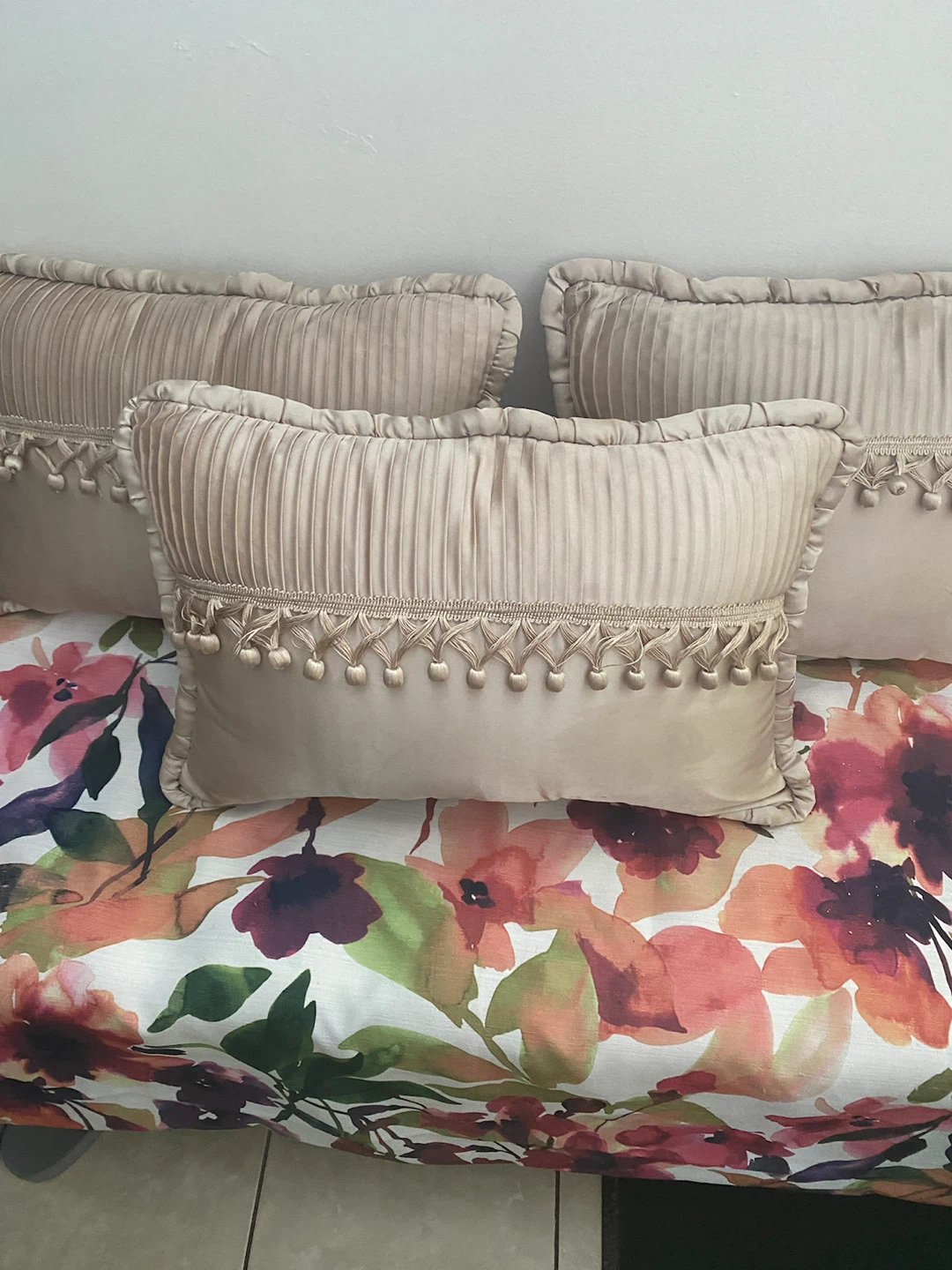 Set of 3 decorative throw pillows Bombay brand