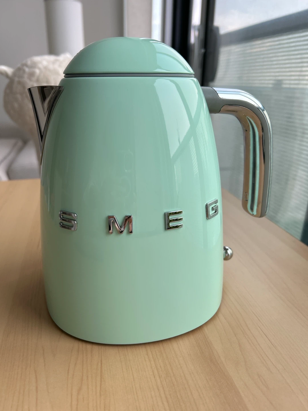 SMEG Pastel Green Electric Kettle (retail $240) - photo 2