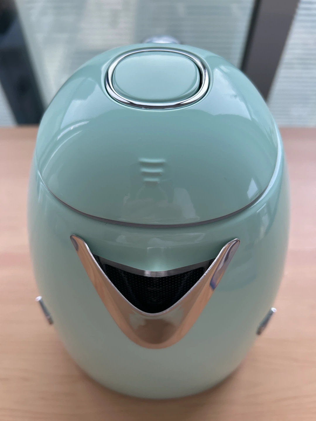 SMEG Pastel Green Electric Kettle (retail $240) - photo 3