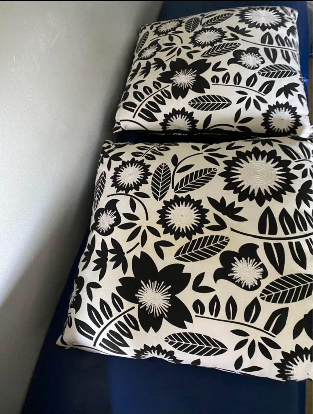 Decorative - Black & White floor cushions - photo 2