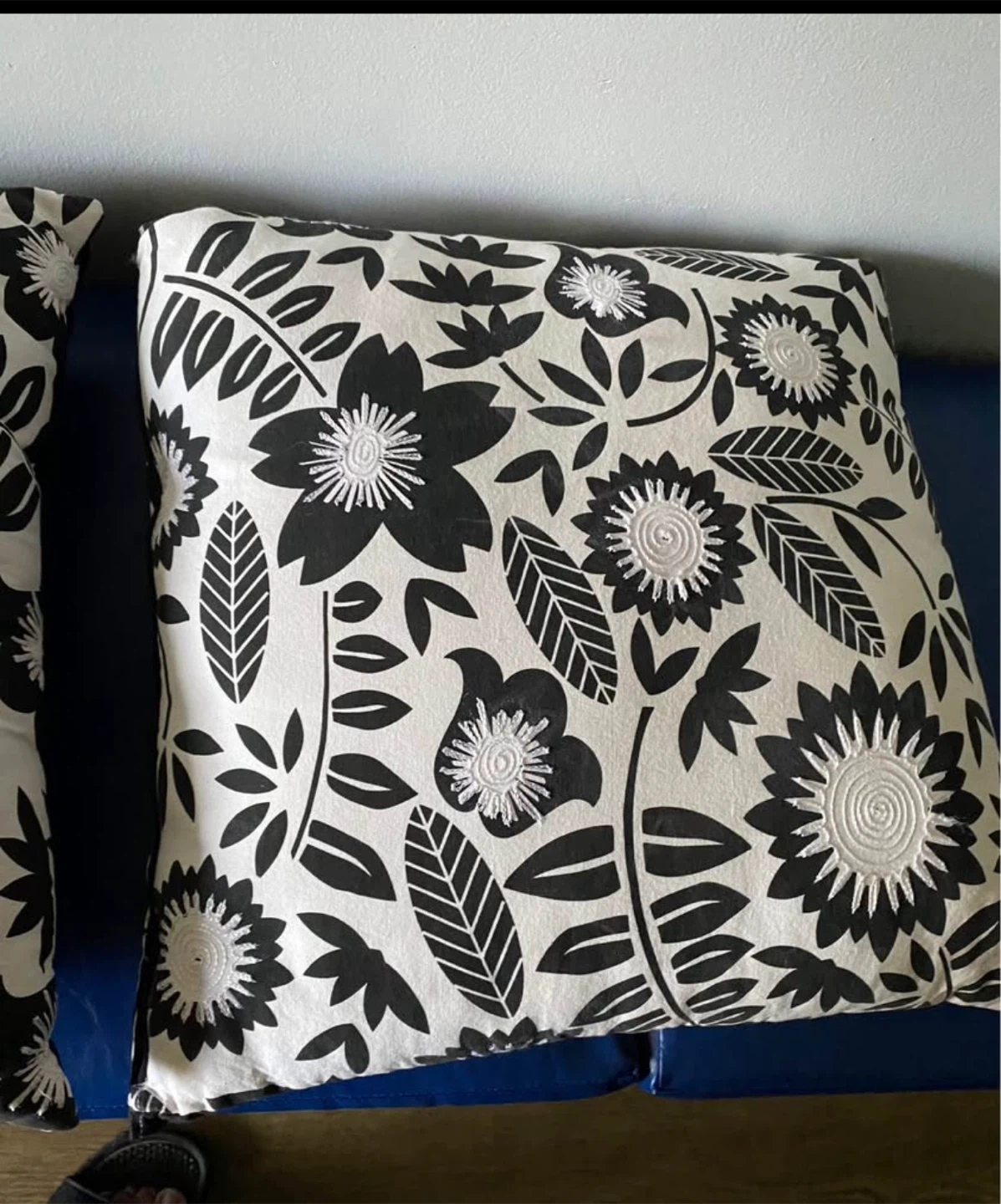 Decorative - Black & White floor cushions - photo 3
