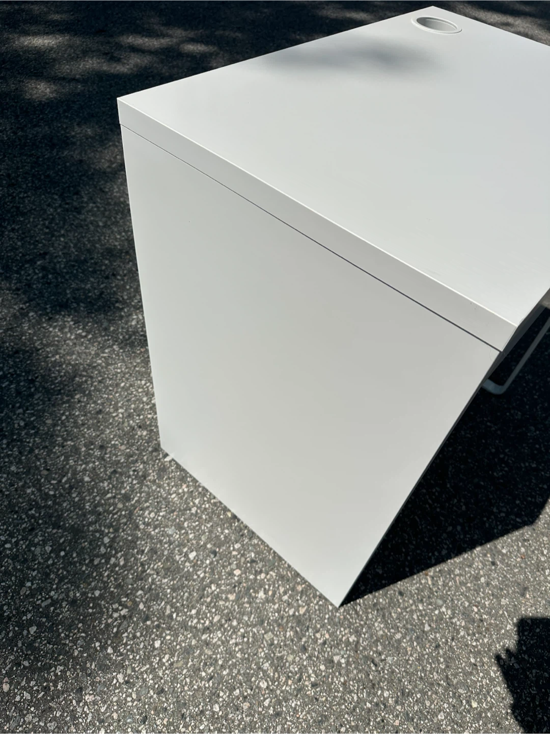 Like new Ikea Desk *Delivery available - photo 4