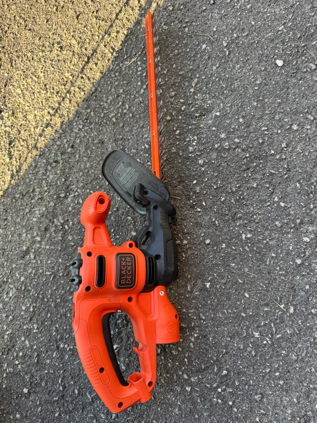 Black+Decker BEHT100 Hedge Trimmer - 16 inch - photo 3