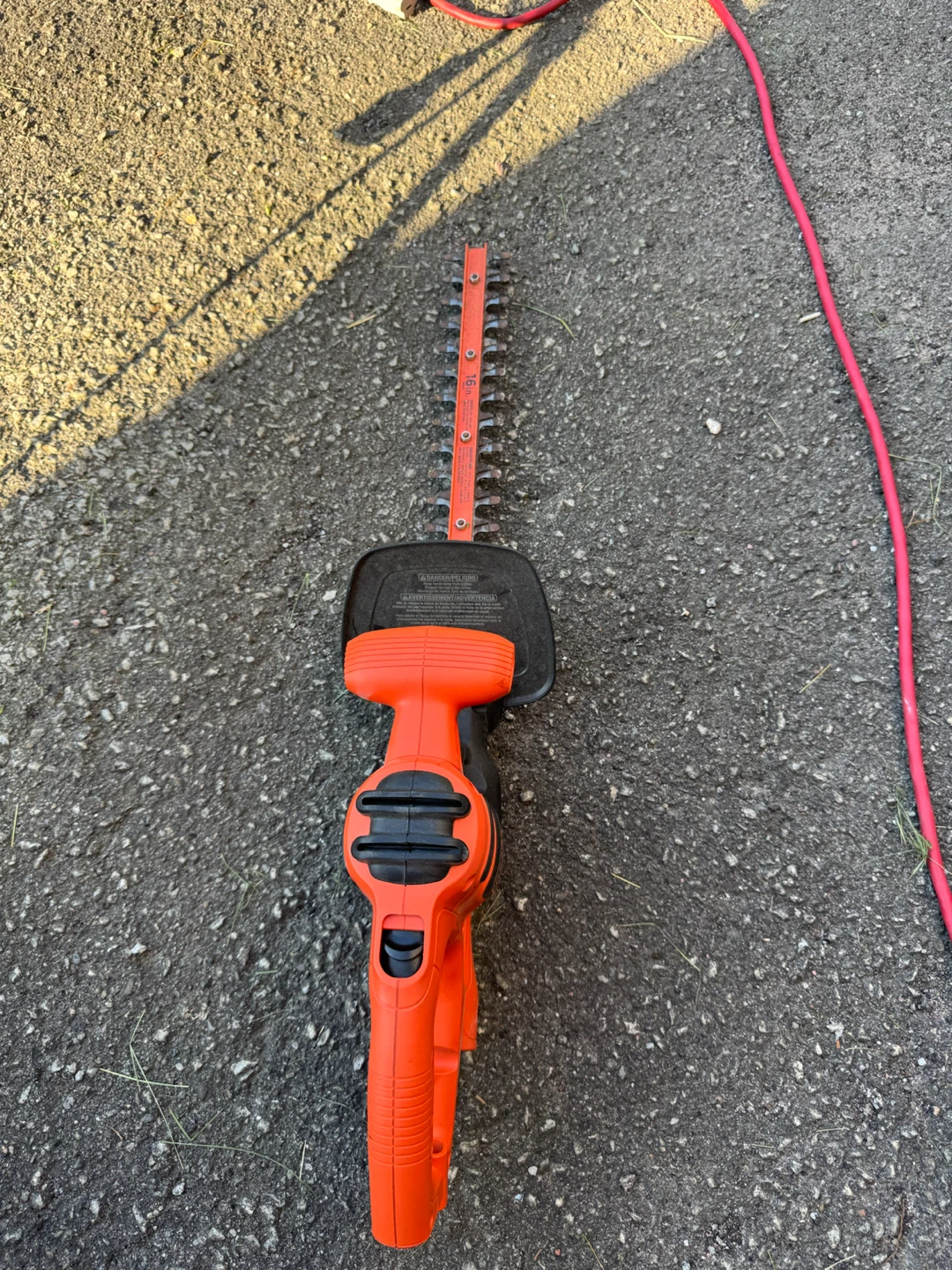 Black+Decker BEHT100 Hedge Trimmer - 16 inch - photo 4