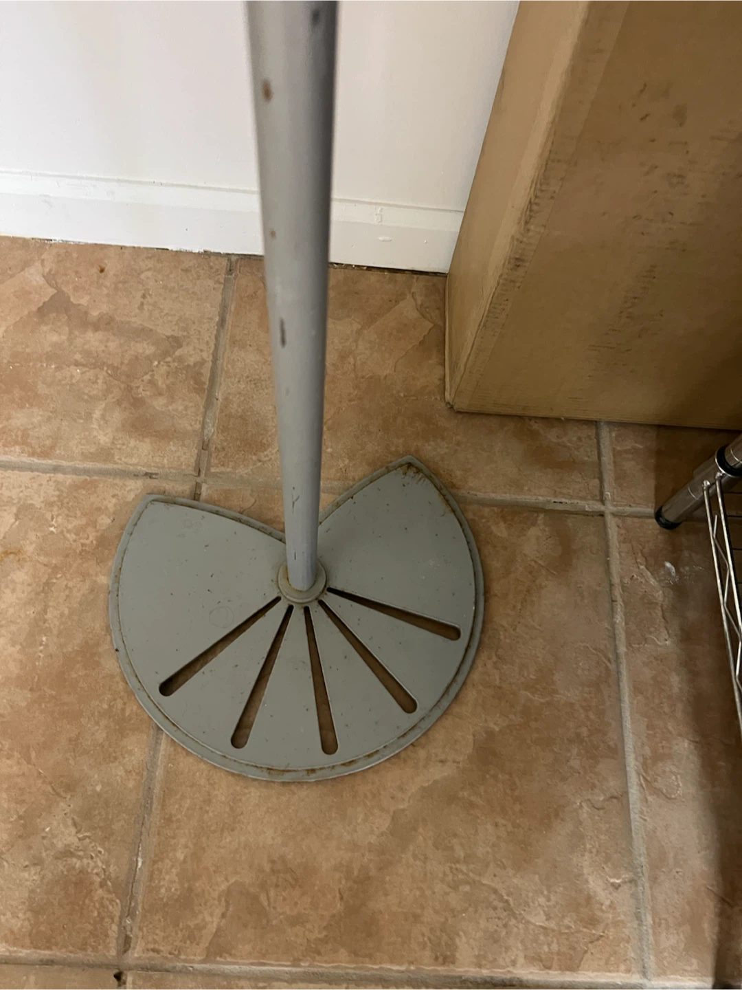 Metal Garment Valet Stand - photo 2