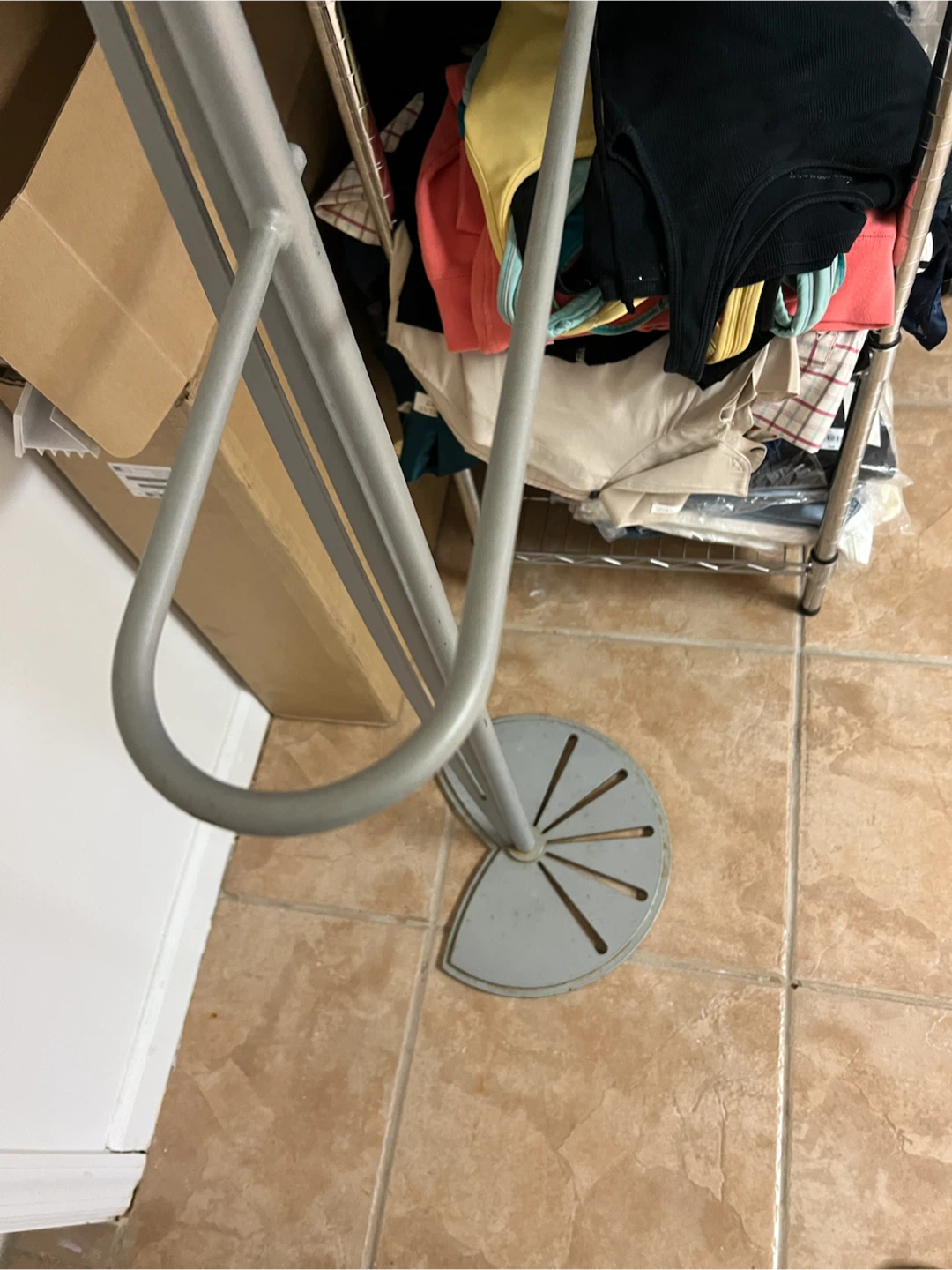 Metal Garment Valet Stand - photo 4
