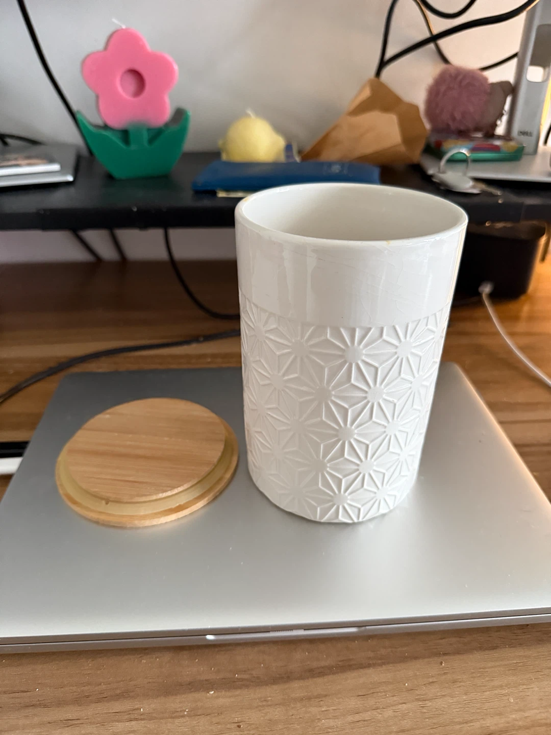 White ceramic jar with wooden lid - photo 2