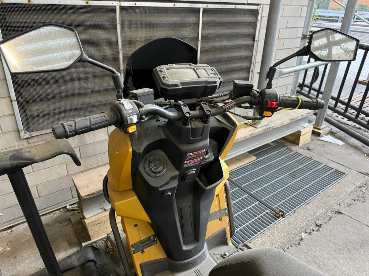 Yellow Fly Wing Motocycle 200cc - photo 2