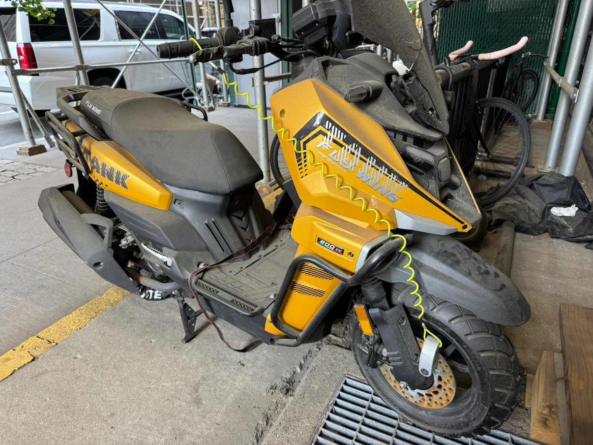 Yellow Fly Wing Motocycle 200cc - photo 3